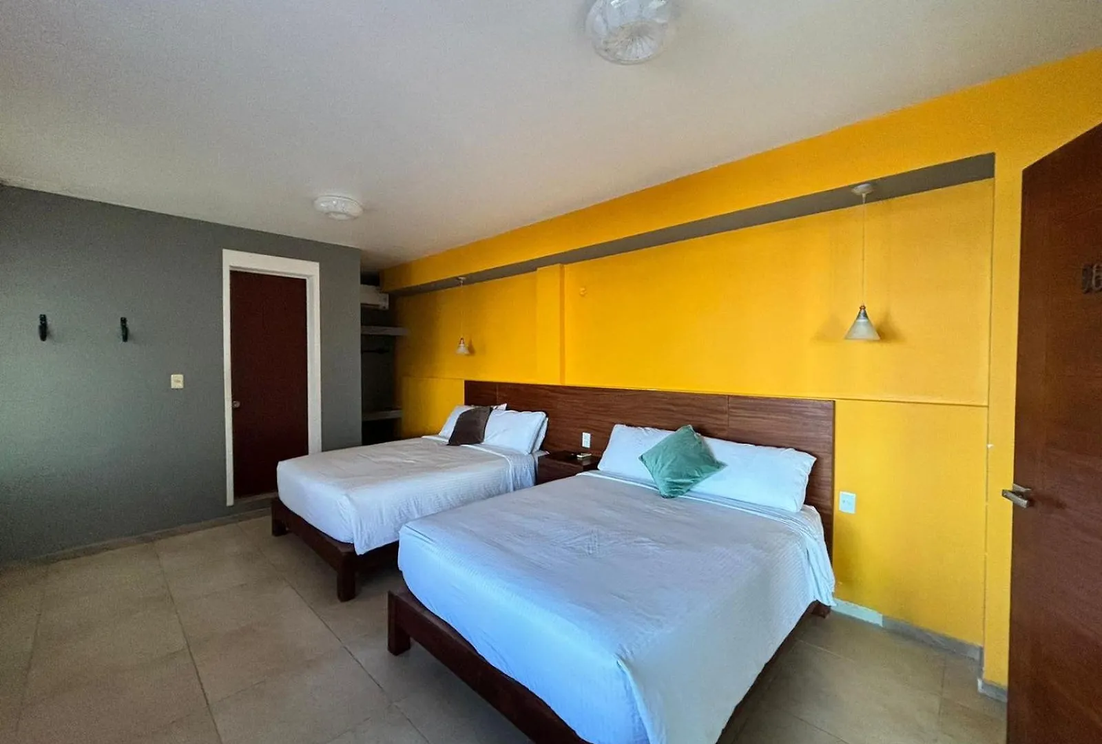 Hotel Awazul Бакалар